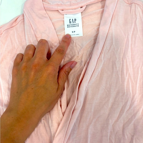 GAP Maternity- Lace sleeved robe - Picture 2 of 3
